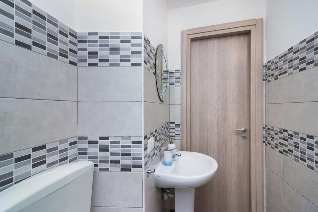 Appartement La Piccola By Happyhostorino